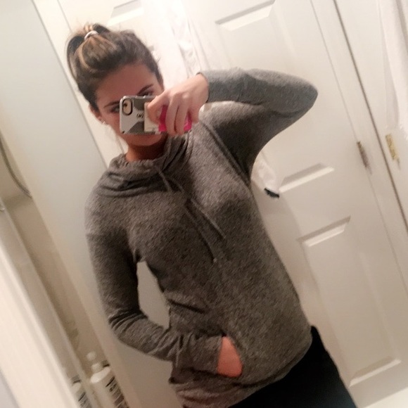 American Eagle Outfitters Tops - Just add leggings american Eagle top